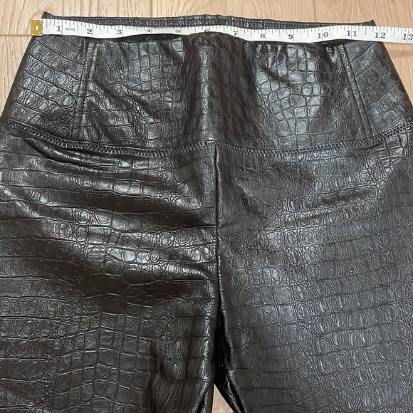 7 For All Mankind Croc Embossed Black Faux Leather Leggings, sz XS - Picture 10 of 13